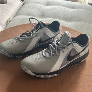 Nike Men's Black and Gray Athletic Shoes